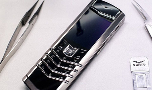 Vertu dừng sản xuất vì vỡ nợ