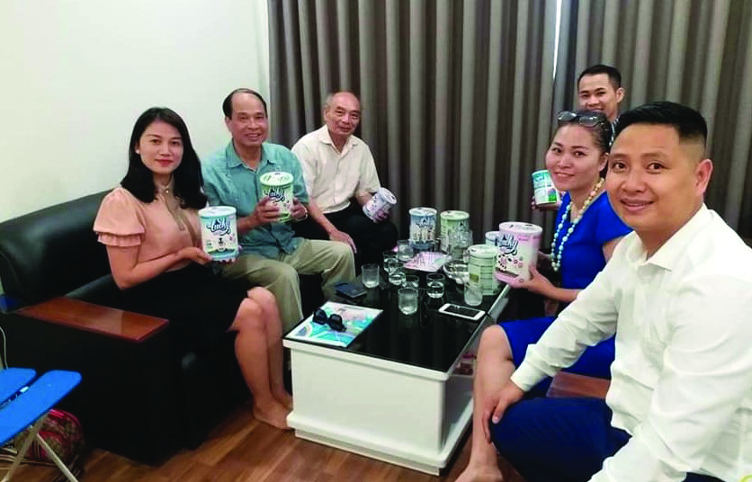 TS.Nguyễn Thiện Trưởng&nbsp; - Nguyên Thứ trưởng Bộ Y tế và PGS.TS. Lê Nguyên Dương -&nbsp;  Phó Giám đốc Nhà máy sản xuất sữa Lucky Milk Việt Nam đến thăm văn phòng phân phối sữa của Công ty Forviet tại Hà Nội.