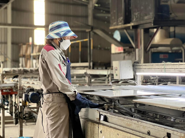 Miễn thuế thu nhập với tiền lương làm thêm giờ, làm ban đêm của người lao động