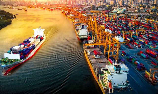 Vượt 'sóng' thuế quan, Việt Nam trở thành 'quán quân' tăng trưởng Châu Á