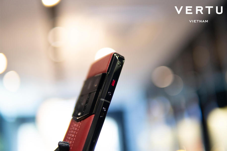 Vertu Agent Q là sự kết hợp tinh tế giữa nghệ thuật chế tác thủ công truyền thống và công nghệ hiện đại.&nbsp;&nbsp;