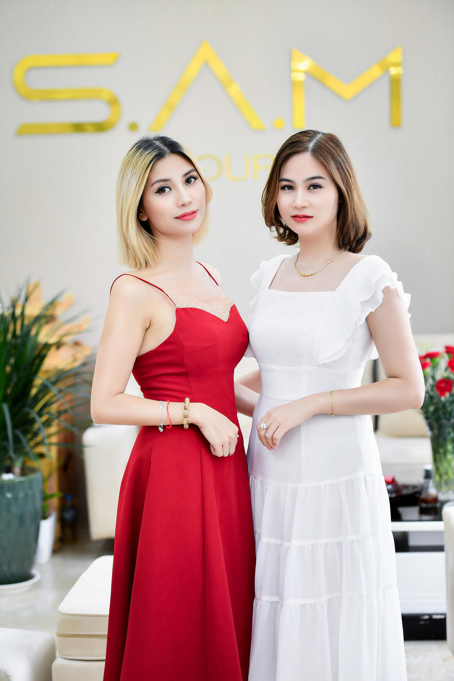 Hằng Nguyễn - Chủ tịch S.A.M Group và Vũ Thị Trang Nhung - Phó Chủ tịch S.A.M Group