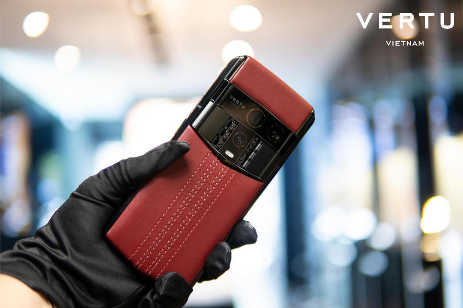 Mỗi chiếc Vertu được tặng không chỉ là món quà mà còn là bảo chứng cho danh dự của người tặng.&nbsp;&nbsp;