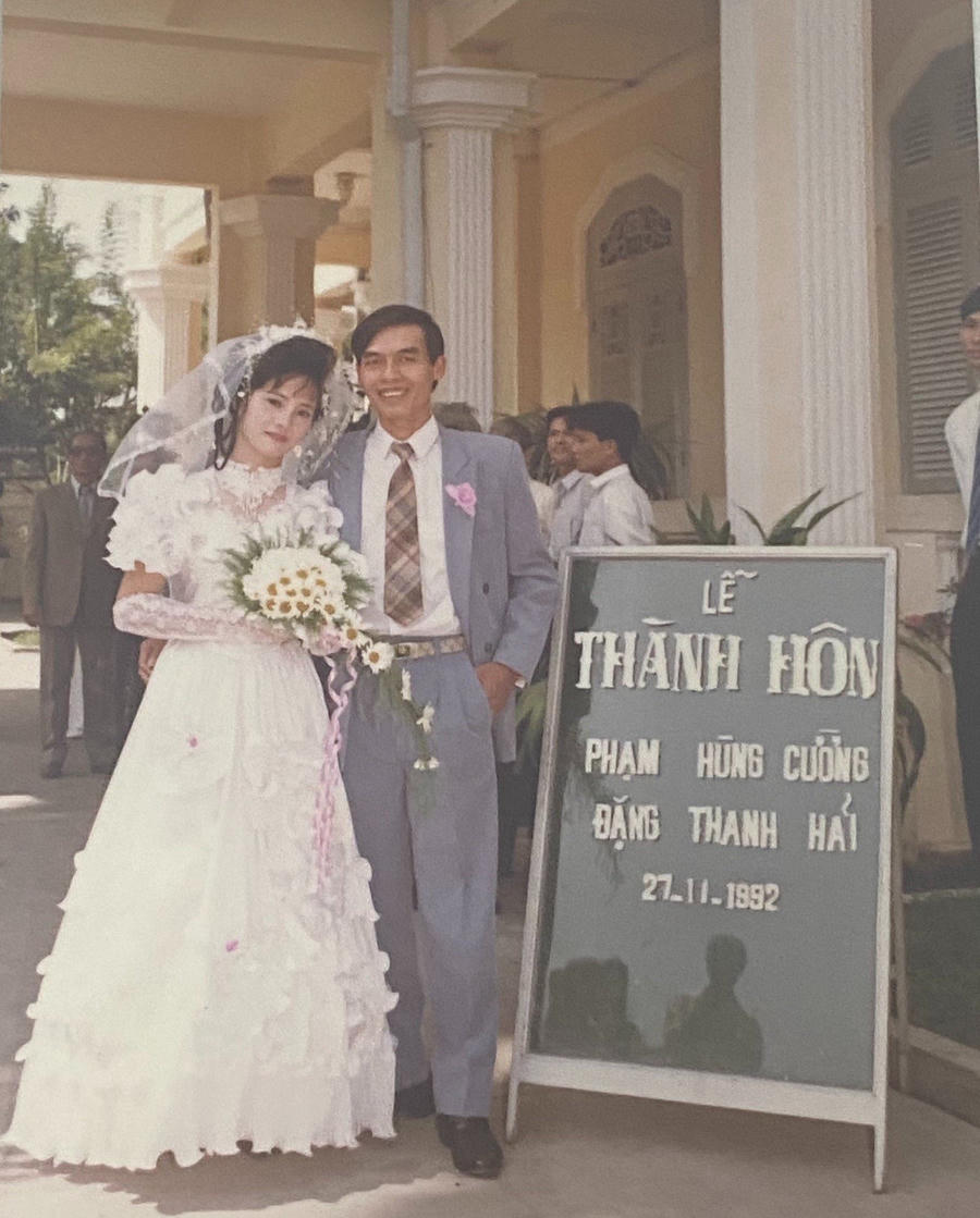 Ảnh cưới cách đây hơn 30 năm của chuyên gia Thanh Hải và bác sĩ Phạm Hùng Cường