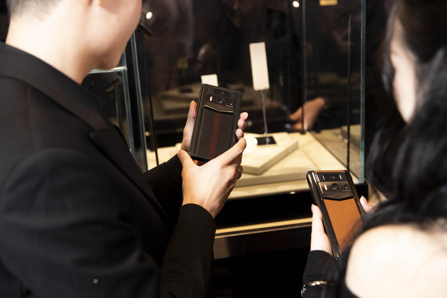 Giới trẻ Việt Nam đang có xu hướng quan tâm và sở hữu Vertu dòng smartphone với công nghệ bảo mật cao cấp.&nbsp;