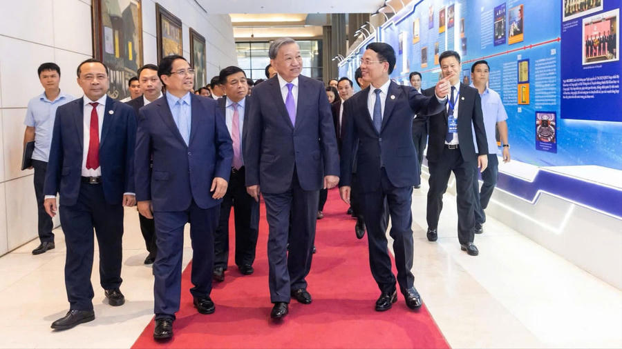 Tổng Bí thư Tô Lâm, Thủ tướng Phạm Minh Chính, cùng Bộ trưởng Nguyễn Mạnh Hùng tại Lễ kỷ niệm 80 năm ngành KH&CN Và ĐH Thi đua yêu nước ngành KH&CN lần thứ nhất