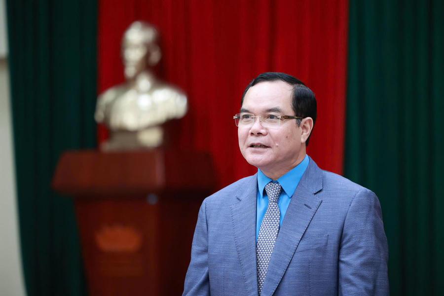 Đồng chí Nguyễn Đình Khang - Ủy viên Ban Chấp hành Trung ương Đảng, Phó Chủ tịch Ủy ban Trung ương MTTQ Việt Nam Bí thư Đảng ủy, Chủ tịch Tổng LĐLĐVN