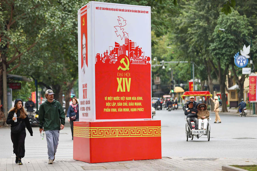 Đường phố trang hoàng chào mừng Đại hội đại biểu toàn quốc lần thứ XIV của Đảng. (Nguồn: hanoi.gov.vn) Đường phố trang hoàng chào mừng Đại hội đại biểu toàn quốc lần thứ XIV của Đảng. (Nguồn: hanoi.gov.vn)