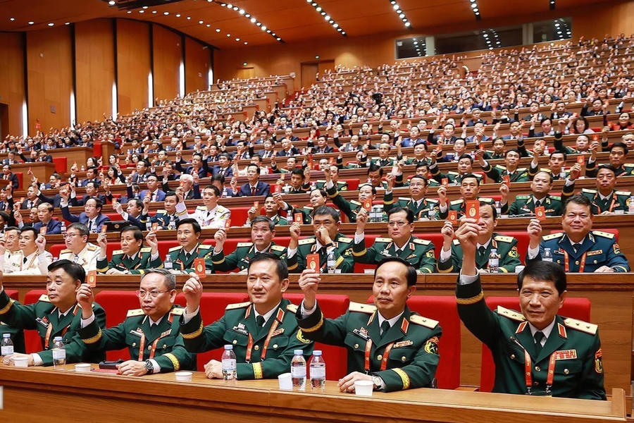 Các đại biểu biểu quyết trong Phiên họp ngày 22/1. (Ảnh: TTXVN)