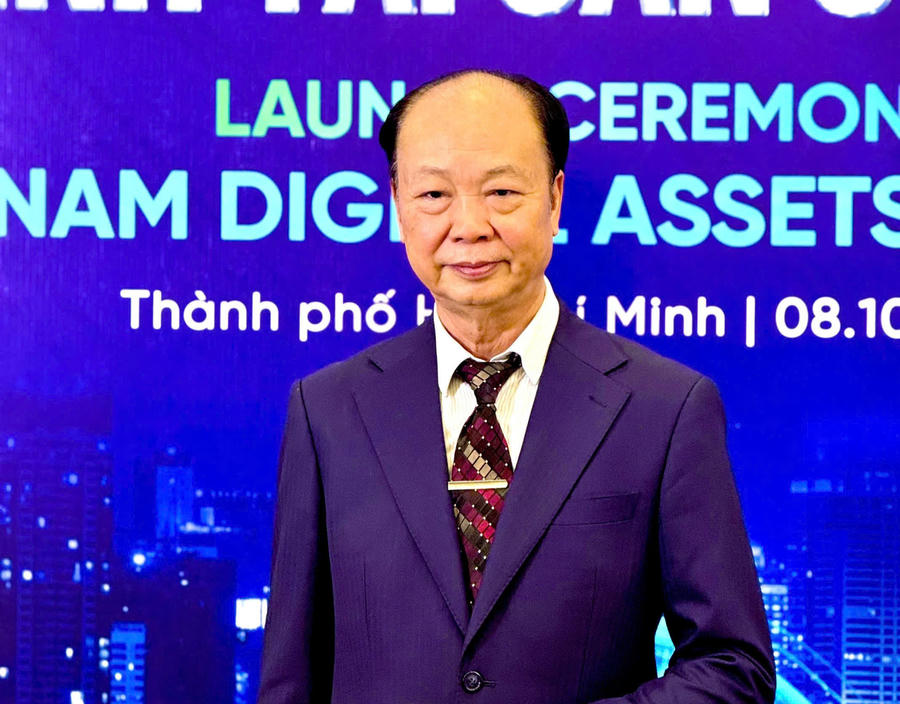 GS. TS. danh dự Nguyễn Đình Thắng - Chủ tịch Hồng Cơ Group, Phó Chủ tịch Hội Tin học Việt Nam, Phó Chủ tịch Hội Truyền thông số Việt Nam, Phó Chủ tịch Hội Doanh nhân Tư nhân Việt Nam, Chủ tịch Liên minh Tài sản số Việt Nam.