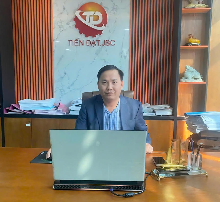 Doanh nhân Phạm Thành Trung – Giám đốc Công ty CP Cơ điện & Phòng cháy chữa cháy Tiến Đạt. Doanh nhân Phạm Thành Trung – Giám đốc Công ty CP Cơ điện & Phòng cháy chữa cháy Tiến Đạt.