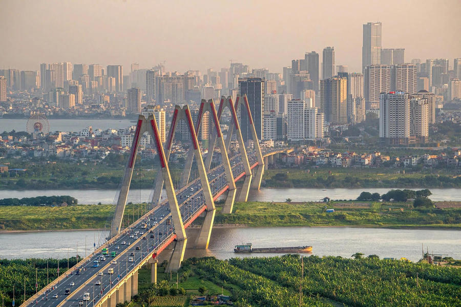 Việt Nam đang bước vào giai đoạn hiện thực hóa các quyết sách chiến lược với tinh thần quyết liệt, đồng bộ. (Ảnh minh họa: Hà Nội nhìn từ phía cầu Nhật Tân).(Ảnh: Lê Hoàng Vũ)