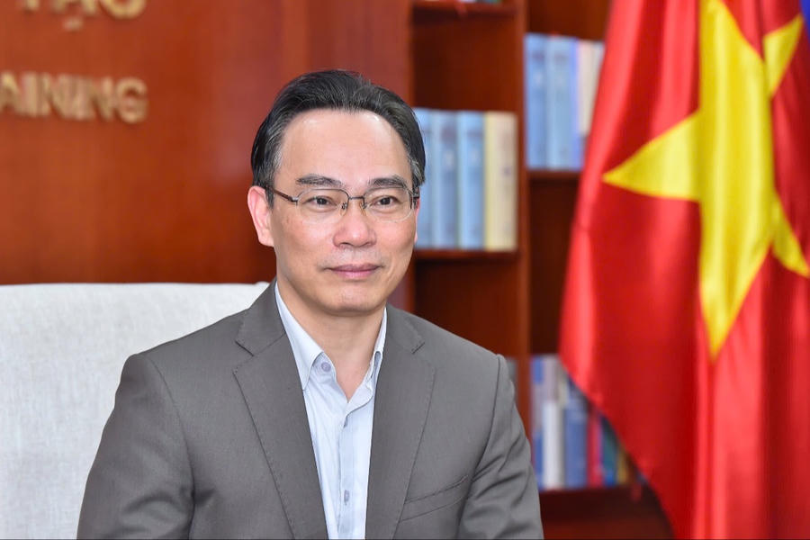 Ông Hoàng Minh Sơn, Ủy viên Trung ương Đảng, Giám đốc Đại học Quốc gia Hà Nội vừa được giao Quyền Bộ trưởng Bộ Giáo dục và Đào tạo