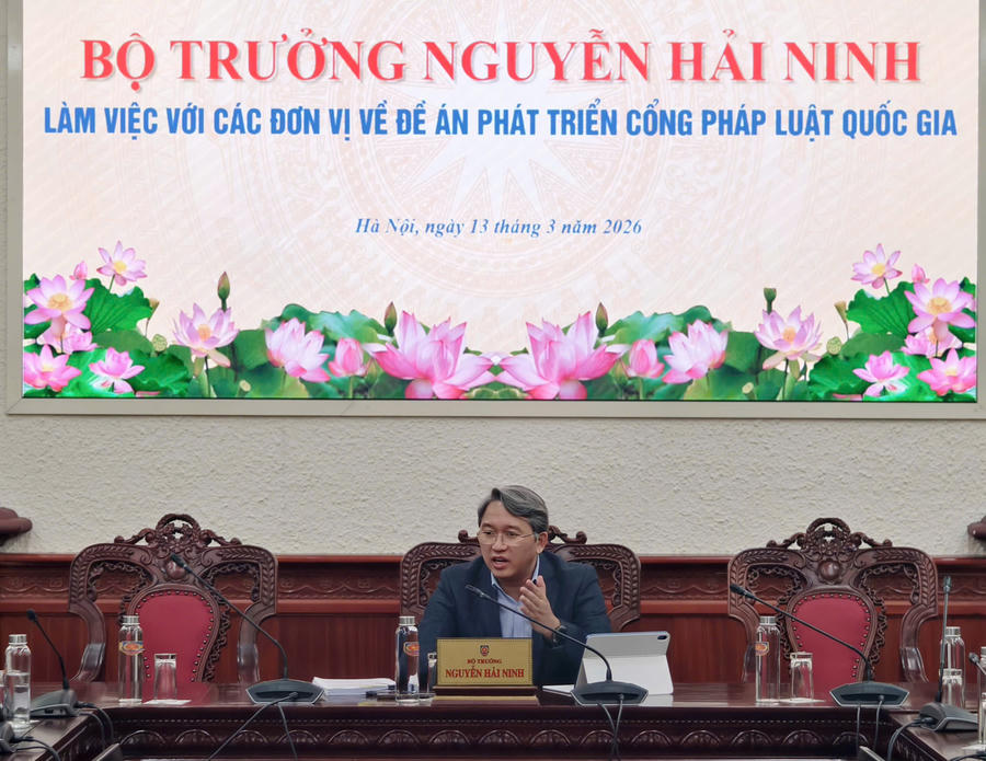 Bộ trưởng Bộ Tư pháp Nguyễn Hải Ninh phát biểu chỉ đạo tại buổi làm việc