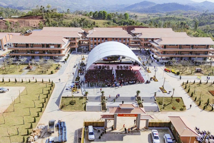 Trường Phổ thông nội trú niên cấp tiểu học và THCS Si Pa Phìn (Điện Biên) là dự án về đích đầu tiên trong chủ trương xây dựng trường phổ thông nội trú liên cấp tại các xã biên giới đất liền của Bộ Chính trị. (Ảnh: MOET)