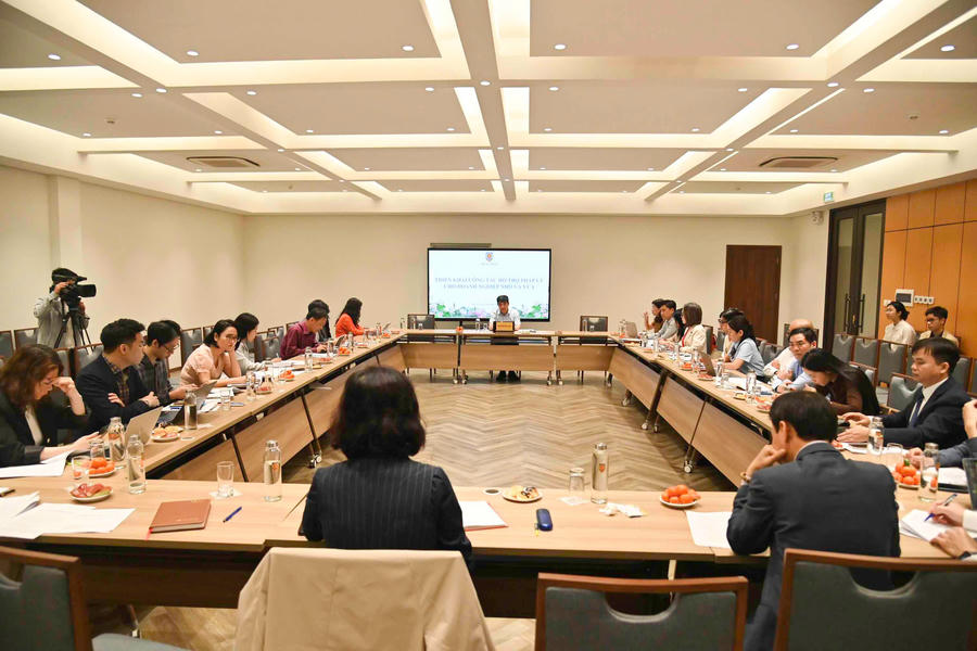 Quang cảnh cuộc họp.