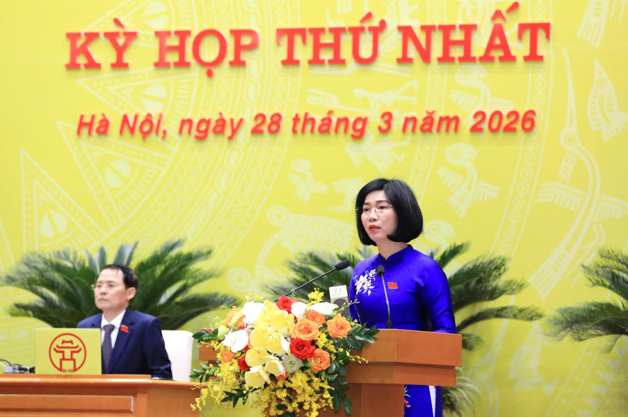 Chủ tịch HĐND TP Hà Nội Phùng Thị Hồng Hà phát biểu khai mạc Kỳ họp.