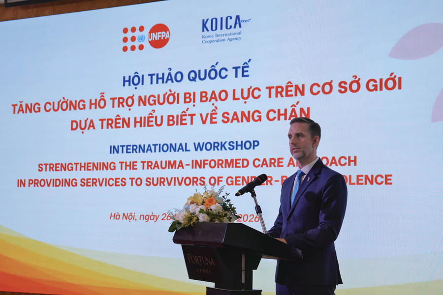 Theo ông Matt Jackson, Trưởng đại diện UNFPA tại Việt Nam, Việt Nam cần thể chế hóa cách tiếp cận chăm sóc dựa trên sang chấn trong các khuôn khổ pháp lý và chính sách quốc gia.