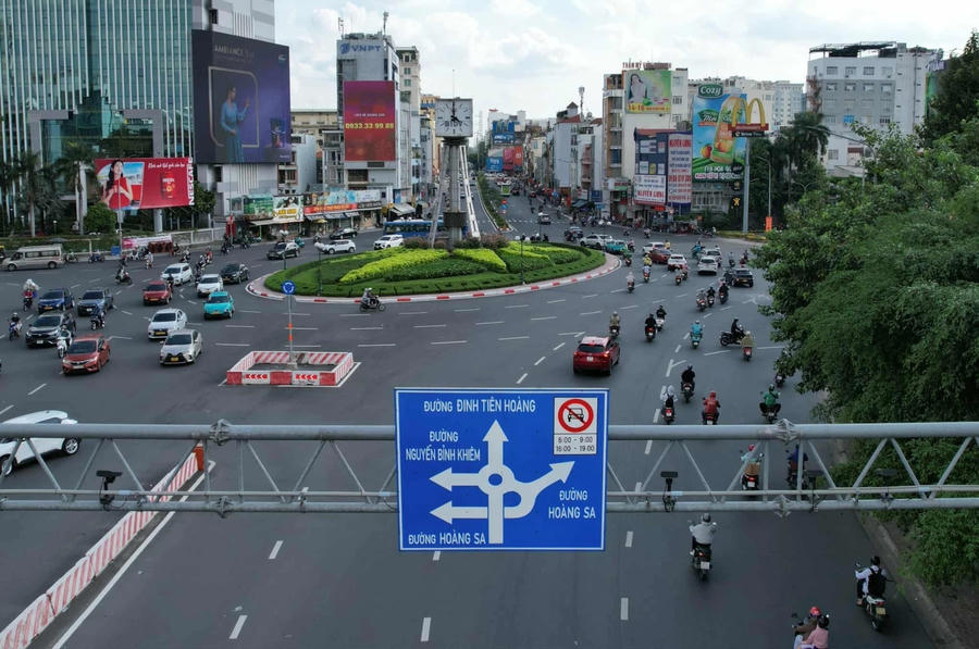 Camera AI giám sát trước vòng xoay Điện Biên Phủ. (Ảnh: Đình Văn)
