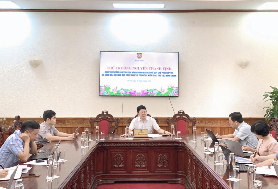 Quang cảnh buổi làm việc.