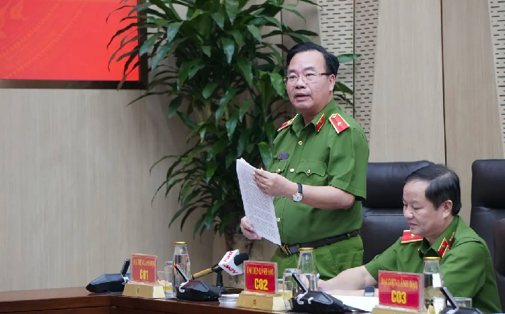 Thiếu tướng Lê Văn Tân, Phó Chánh Văn phòng Cơ quan Cảnh sát điều tra Bộ Công an phát biểu tại họp báo.
