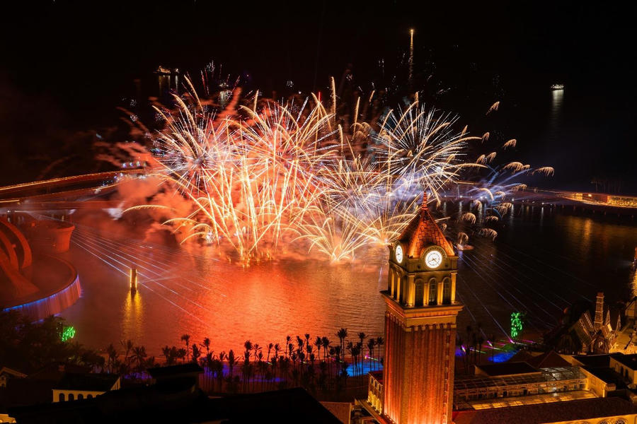 Fireworks above a building

AI-generated content may be incorrect.