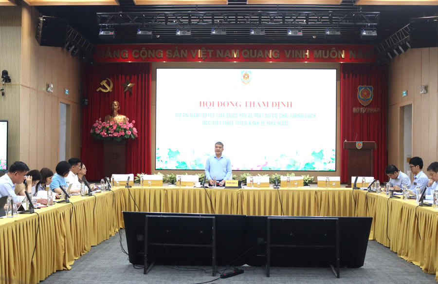 Quang cảnh Hội đồng thẩm định.