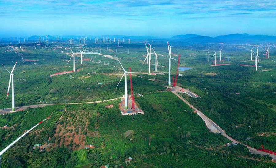 Cánh đồng quạt gió của Nhà máy điện gió Ea Nam.