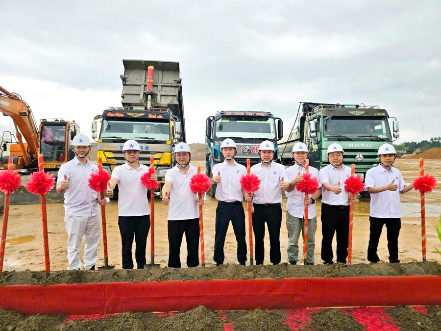 A group of men in white hats holding pom poms and standing in dirt

Description automatically generated