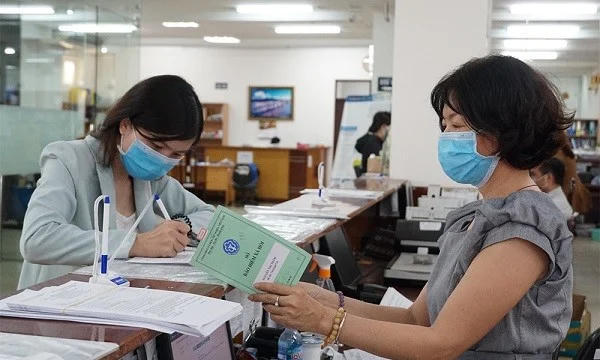 Từ ngày 10/5, thực hiện quy định về tham gia bảo hiểm hưu trí bổ sung. Đây là một trong những chính sách quan trọng có hiệu lực trong tháng 5/2026. (Ảnh minh họa).