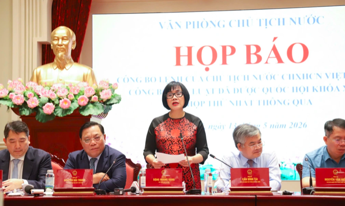 Thứ trưởng Bộ Tư pháp Đặng Hoàng Oanh thông tin về những điểm mới của Luật Hộ tịch tại Văn phòng Chủ tịch nước vào chiều ngày 13/5.
