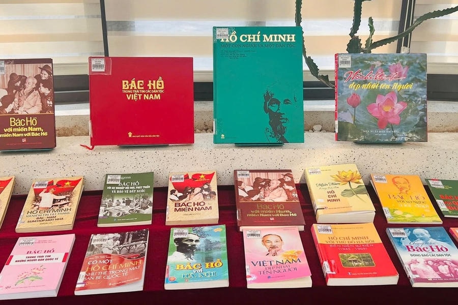 Giới thiệu hơn 300 tài liệu tại trưng bày chuyên đề “Hồ Chí Minh - Hành trình vì độc lập, tự do của dân tộc” (ảnh Duy Minh).