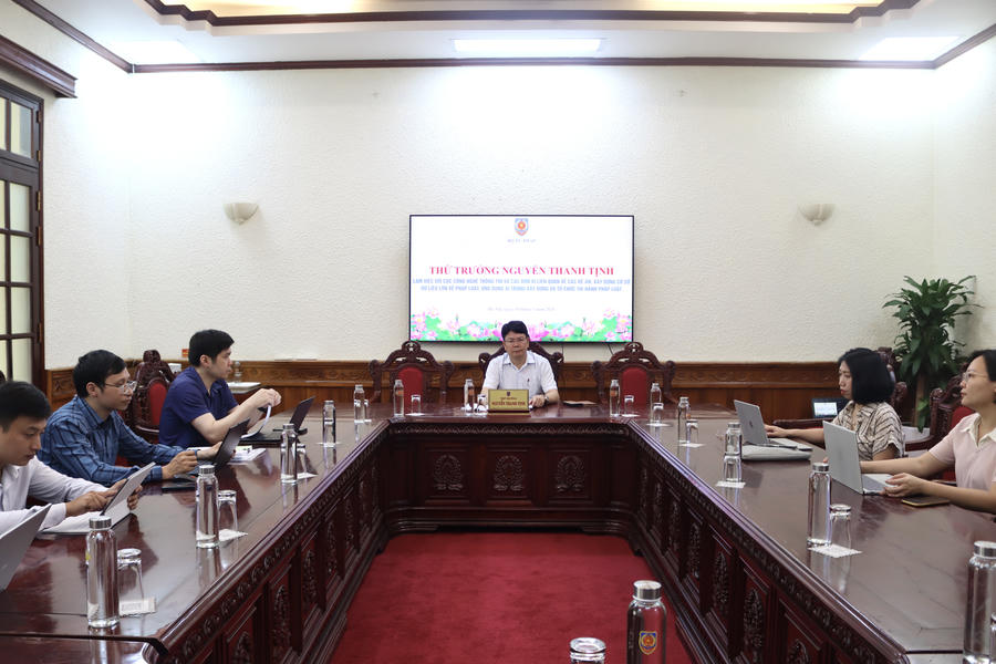 Quang cảnh buổi làm việc.