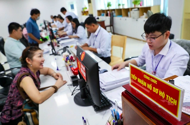 Luật Hộ tịch số 03/2026/QH16 quy định rõ thẩm quyền, nội dung và trình tự đăng ký kết hôn tại UBND cấp xã. Ảnh Thanh niên