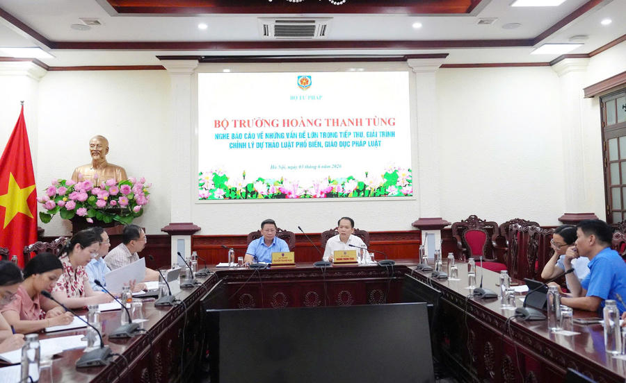 Quang cảnh buổi làm việc.