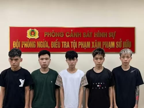 Các đối tượng tại cơ quan Công an. Các đối tượng tại cơ quan Công an.