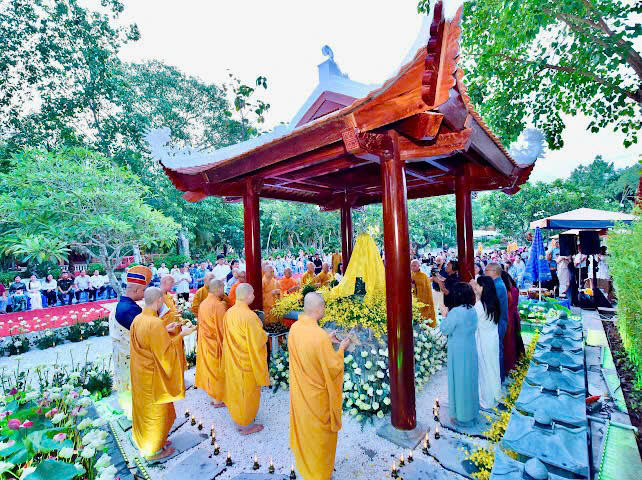 Lễ khánh thành và an vị tượng Phật hoàng Trần Nhân Tông tại Thiền viện Trúc Lâm Phương Nam (TP Cần Thơ).