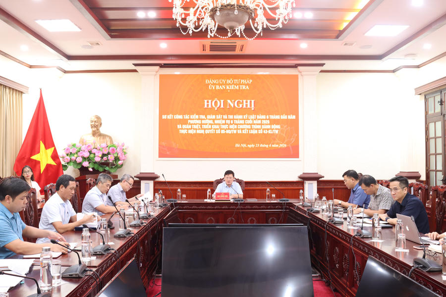 Thứ trưởng Mai Lương Khôi chủ trì hội nghị. Thứ trưởng Mai Lương Khôi chủ trì hội nghị.