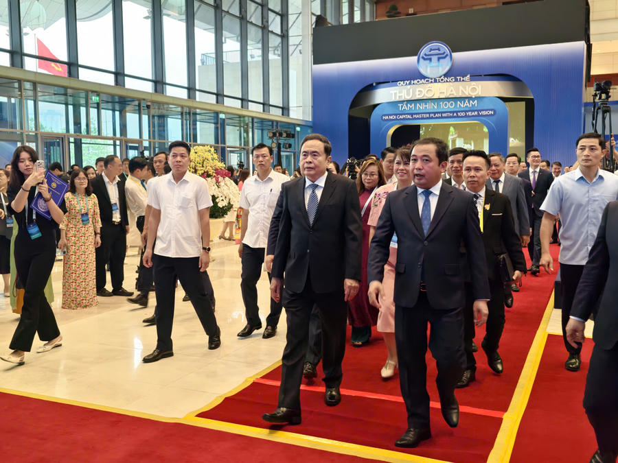 Chủ tịch Quốc hội Trần Thanh Mẫn tới dự Hội nghị. Chủ tịch Quốc hội Trần Thanh Mẫn tới dự Hội nghị.