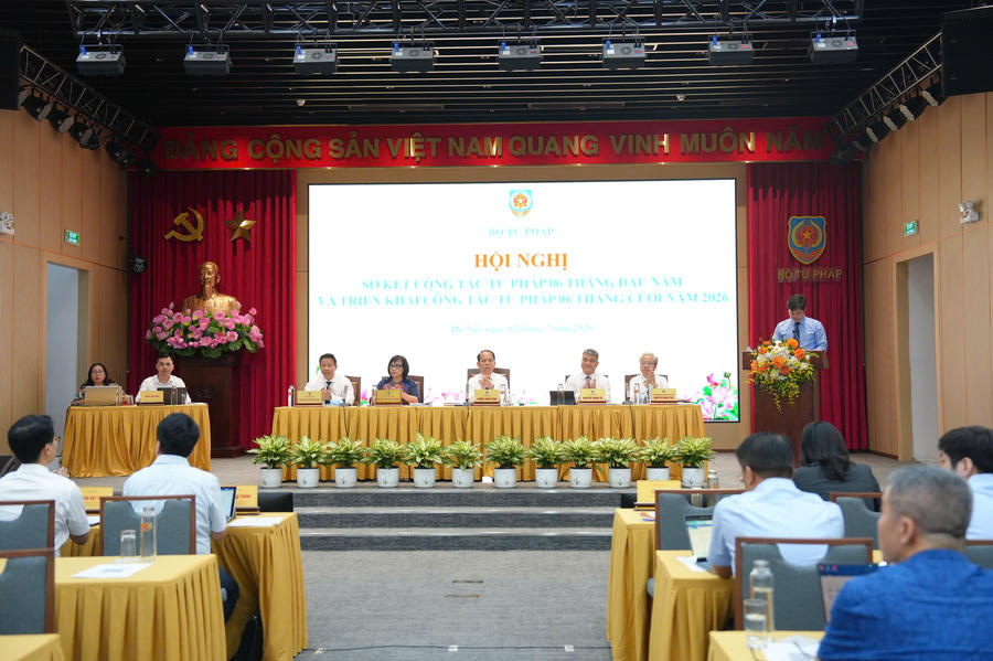 Bộ trưởng Hoàng Thanh Tùng và các đồng chủ trì Hội nghị. (Ảnh trong bài: PV)