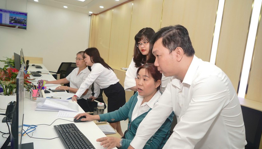 Các bộ, ngành, địa phương được yêu cầu khẩn trương chuẩn hóa thủ tục hành chính, hoàn thành cấu hình 111 thủ tục trên hệ thống dịch vụ công tập trung trước ngày 25/7/2026.
