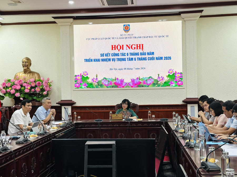 Thứ trưởng Bộ Tư pháp Đặng Hoàng Oanh chủ trì Hội nghị. Ảnh: Vân Anh