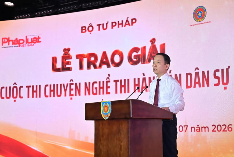 Ủy viên Trung ương, Bí Thư Đảng ủy, Bộ trưởng Bộ Tư pháp Hoàng Thanh Tùng phát biểu chỉ đạo tại Lễ trao giải.