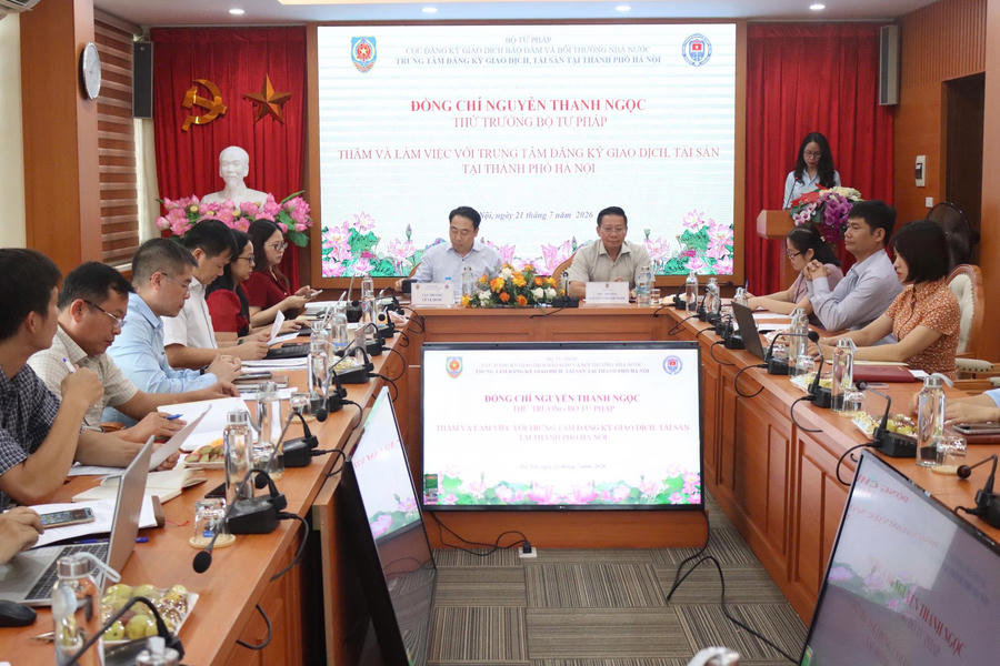 Thứ trưởng Bộ Tư pháp Nguyễn Thanh Ngọc thăm và làm việc với Trung tâm
