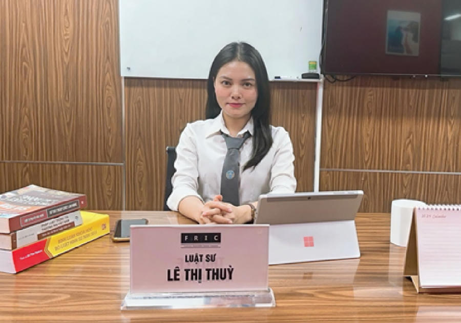 Luật sư Lê Thùy.  