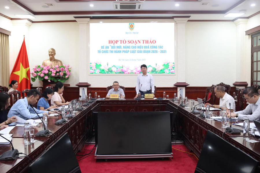 Quang cảnh cuộc họp tổ soạn thảo đề án về công tác tổ chức thi hành pháp luật. (Ảnh: P.Mai) Quang cảnh cuộc họp tổ soạn thảo đề án về công tác tổ chức thi hành pháp luật. (Ảnh: P.Mai)