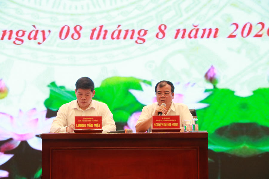 Các đại biểu điều hành thảo luận ( Ảnh CTTĐT Hải Phòng)