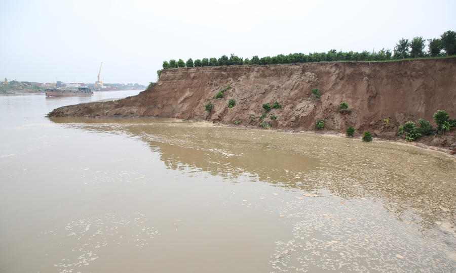 Khu vực bờ, bãi sông Đuống tại phường Trí Quả xảy ra sạt lở. (Nguồn: bacninh.gov.vn) Khu vực bờ, bãi sông Đuống tại phường Trí Quả xảy ra sạt lở. (Nguồn: bacninh.gov.vn)