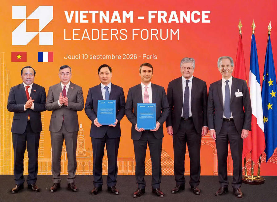 Bộ trưởng Vũ Hải Quân chứng kiến Đại diện Sanofi và VNVC trao Tuyên bố chung về hợp tác sản xuất 3 loại vaccine thế hệ mới quan trọng cho trẻ em và người lớn tại Việt Nam.