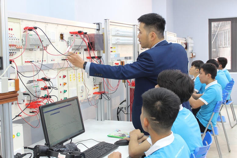 Quy chế được xây dựng trên cơ sở Luật Giáo dục nghề nghiệp  và các quy định pháp luật có liên quan